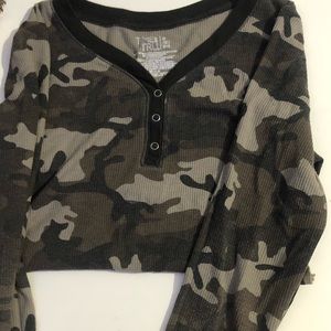 Camo crop top💚